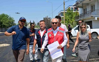 Altınova’da 4 mahalleyi birbirine bağlayan caddeye sıcak asfalt
