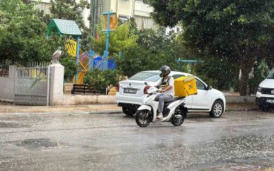 Alanya’da gök gürültülü sağanak etkili oldu
