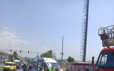 Manavgat’ta iki otomobil çarpıştı: 1 yaralı
