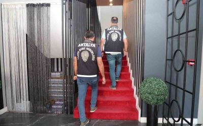 Antalya’da günübirlik konaklama ve araç kiralama firmaları denetlendi
