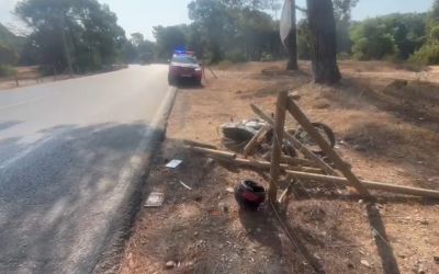 Manavgat’ta motosiklet tel çitlere çarptı: 2 yaralı
