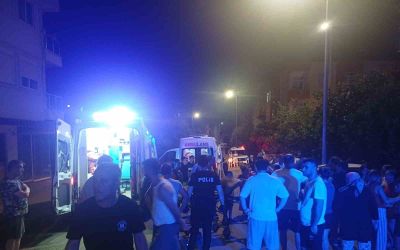 Annesini darp eden babasını bıçakladı
