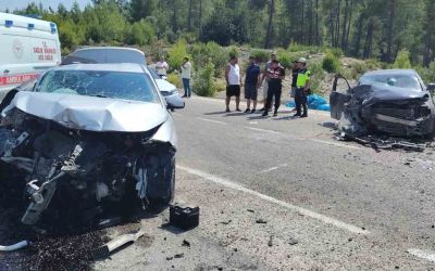 Antalya’da otomobiller çarpıştı: 1 ölü, 3 yaralı
