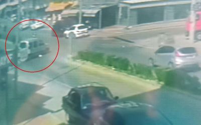Dönüş için geniş manevra aldı, kaza kaçınılmaz oldu
