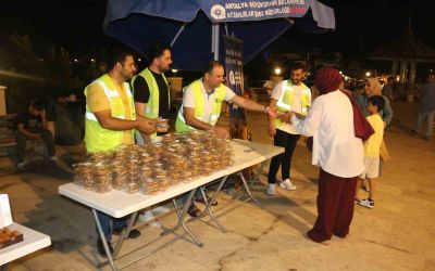 Büyükşehir Mevlit Kandil’inde 19 ilçede lokma ikram etti
