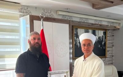 Kur’an-ı Kerim’den etkilenen Macar turist müslüman oldu
