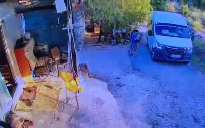 Geri manevra yaptığı araçla 1,5 yaşındaki oğlunun ölümüne sebep oldu
