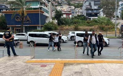 Alanya’da 400 bin liralık döviz bürosu soygununda 3 şüpheli tutuklandı
