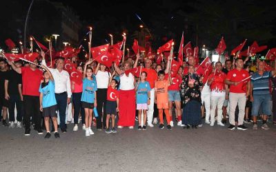 Kemer’de 30 Ağustos fener alayı coşkusu
