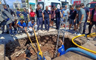 Göçükte mahsur kalan işçi için zamanla yarış
