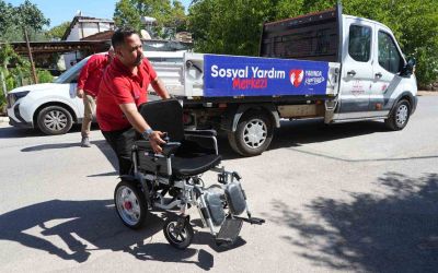 Başkan Kocagöz engelli vatandaşın akülü sandalye talebini saatler içinde yerine getirdi
