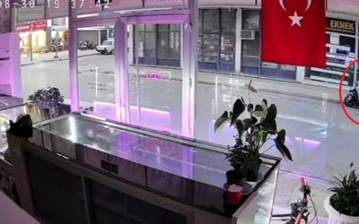 Hiç tanımadığı adamı bıçakla yaraladı, polisi görünce ‘Game Over’ diyerek teslim oldu
