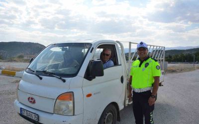 Bulaşık yıkama cezasıyla Türkiye’nin yüzünü güldüren trafik polisi konuştu: 