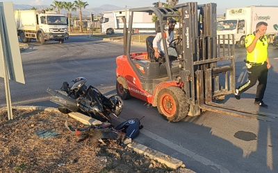 Kırmızı ışık ihlali yapan ticari taksiyle motosiklet çapıştı: 1 yaralı

