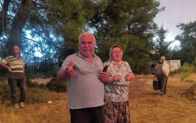 Yangını gözyaşları içinde izlediler
