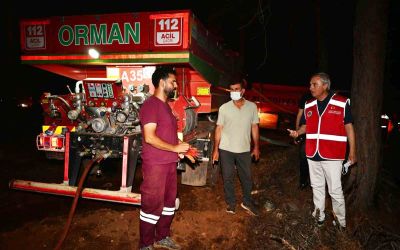 Kepez Belediyesi yangın sebebiyle tüm imkanlarıyla sahada
