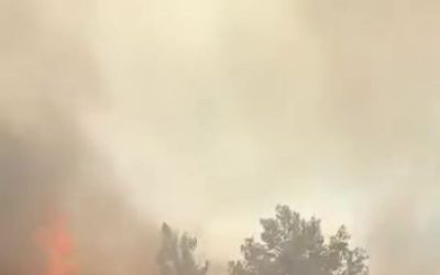 Antalya’da ekipler alevlerin arasında kalmaktan son anda kurtuldu
