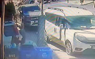Kazaya sebebiyet verdi, yaralı sürücüyü bırakıp kaçtı
