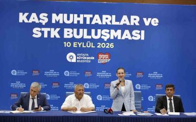 Güreşçiyi alnından öpen Antalya Büyükşehir Belediye Başkanı Büşra Özdemir’den eleştirilere tepki: 