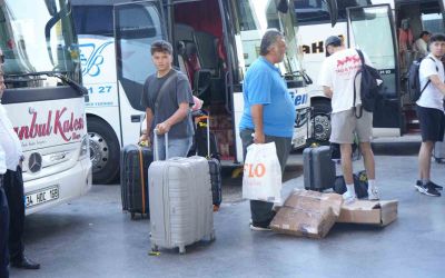 Üniversite için Antalya’ya geldiler, yurtlarına kadar eşlik edildi
