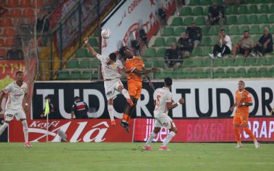 Trendyol Süper Lig: Corendon Alanyaspor: 0 - Göztepe: 1 (İlk yarı)
