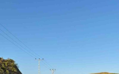 Antalya’da şarampole yuvarlanan aracın sürücüsü yaralandı
