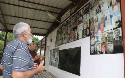 Bu duvara bakan 