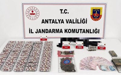 Antalya’da iki ilçede uyuşturucu operasyonu: 6,8 kilo skunk ele geçirildi
