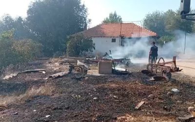 Serik’te çıkan yangında biber serası zarar gördü, alevler eve metreler kala durduruldu

