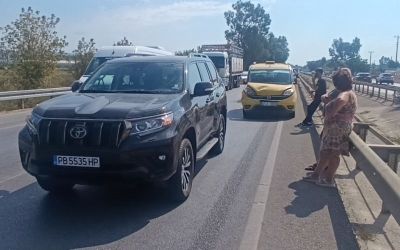 Manavgat’ta 3 araçlı zincirleme kaza, trafikte uzun araç kuyruğuna neden oldu
