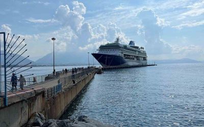 Lüks kruvaziyer bin 765 turist ile Alanya iskelesine demir attı
