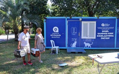 Mobil sahipsiz kedi kısırlaştırma ünitesi Karaalioğlu Parkı’nda

