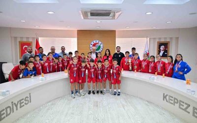 Kocagöz, genç şampiyonları ağırladı
