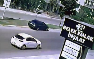Antalya’da direksiyon başında fenalaşan sürücü hayatını kaybetti
