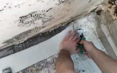 Yağmur suyu giderine sıkışan yavru kediyi itfaiyeciler kurtardı
