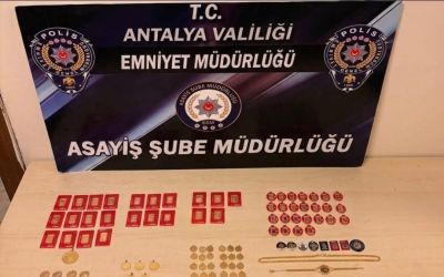 Antalya’da kendisini komiser olarak tanıtıp 3 milyon TL’lik ziynet eşyası dolandırdılar

