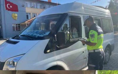 Antalya’da okul servislerine jandarma denetimi: 8 araç trafikten men edildi
