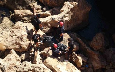 Antalya’da kayıp olarak aranan kadının cansız bedeni 35 metrelik falezlerin dibinde bulundu
