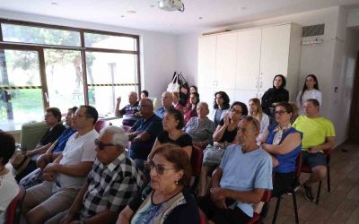 Mavi Ev, Alzheimer hastaları ve yakınlarına moral oluyor
