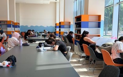 Varsak Kütüphanesi gençlere modern ve sesiz bir çalışma ortamı sunuyor