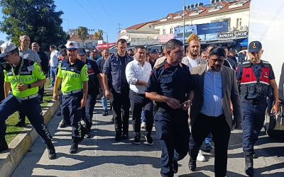 Manavgat’ta esnaf marka avukatlarını protesto için yol kapattı
