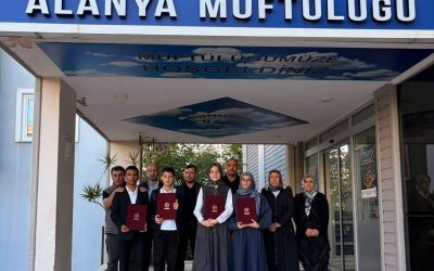 Alanya’da hafızlık eğitimini tamamlayan öğrenciler belgelerine kavuştu
