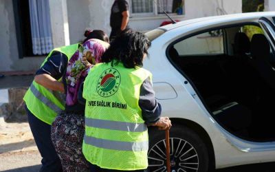 Kepez’de yatağa bağımlı yaşlı kadına destek eli uzatıldı
