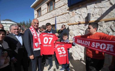Bakan Ersoy memleketi İbradı’da 2 yeni eserin açılışını yaptı
