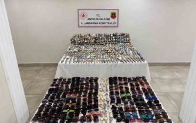 Antalya’da gümrük kaçağı güneş gözlüğü ve saatler ele geçirildi
