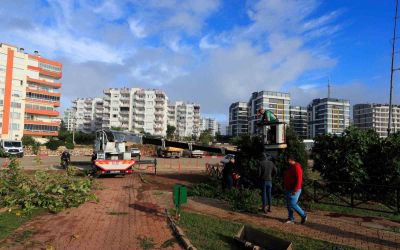 Antalya’da 4 kişinin ölümüne sebep olan hortum, şantiye alanına gelinceye kadar önüne geleni adeta parçalamış
