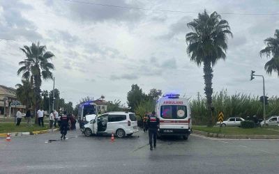 Manavgat’ta trafik kazası:3 yaralı
