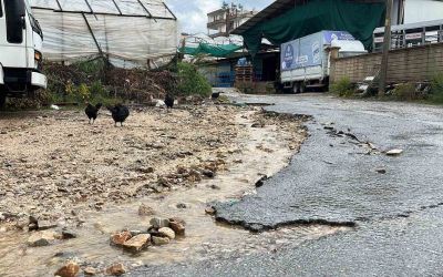 Alanya’da pazar yerini su bastı
