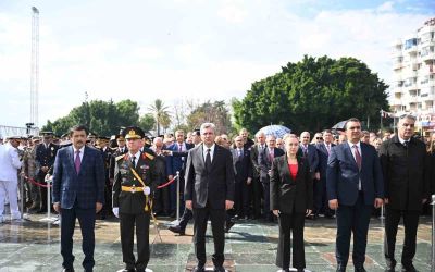 Antalya’da Cumhuriyet Bayramı kutlamaları çelenk töreniyle başladı
