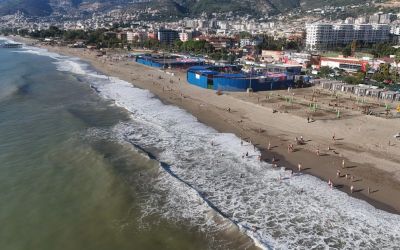 Alanya’da yağmurun ardından güneş yüzünü gösterdi sahiller doldu
